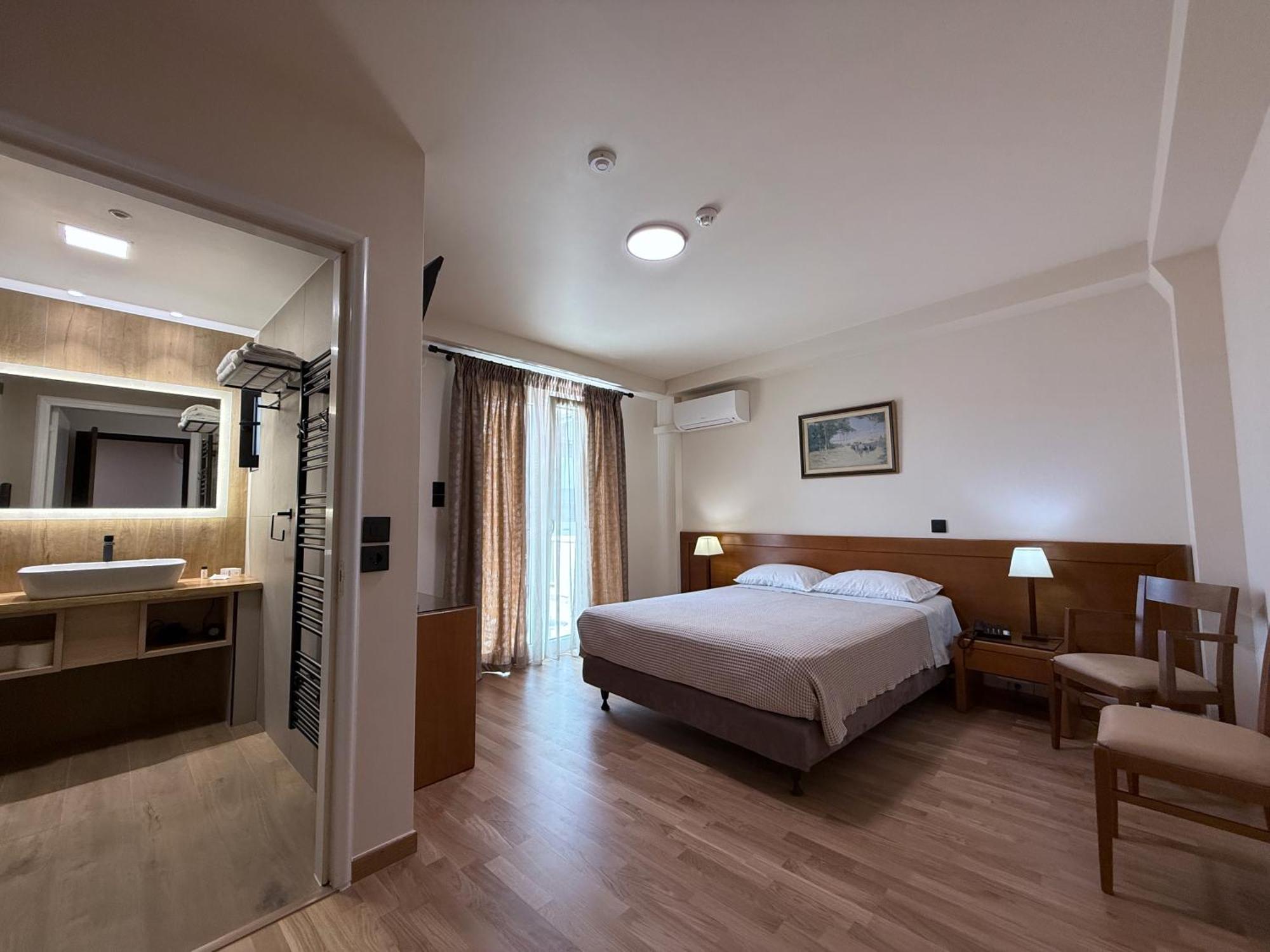 Athina 3* Lamía