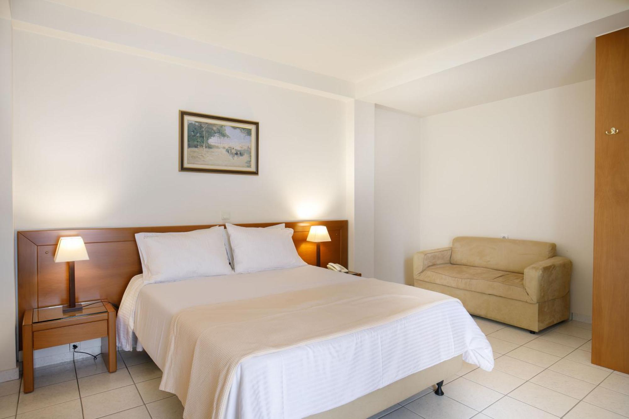 Athina 3*